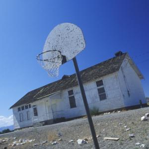 Dilapidated school, spirit of america / Shutterstock.com