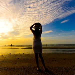 Photo: Young woman at the sea, Nuiiko / Shutterstock.com