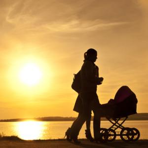 Women with baby carriage, vonzolomon / Shutterstock.com