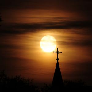 Church steeple at sunset. Image courtesy Nancy Bauer/shutterstock.com