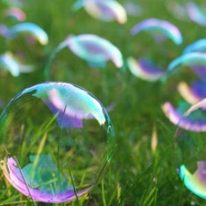 Bubbles, Sarahbean / Shutterstock.com