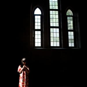 Woman in church, fztommy / Shutterstock.com