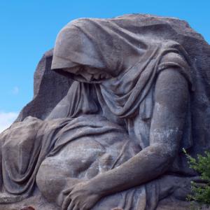 Grieving Mother Monument in Russia, ET1972 / Shutterstock.com