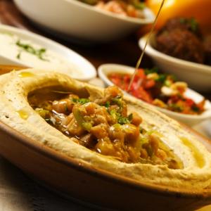 Photo: Hummus plate, © Dan Peretz / Shutterstock.com