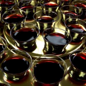 Communion wine, Dale Wagler / Shutterstock.com