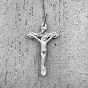 Crucifix, Julio Aldana / Shutterstock.com