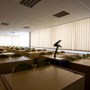 Photo: Empty classroom, Arcady / Shutterstock.com