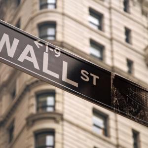 Wall Street sign, Vacclav / Shutterstock.com