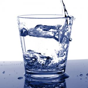 Cup of cold water, Gunnar Pippel / Shutterstock.com
