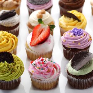 Colorful cupcakes, Dan Peretz, Shutterstock.com