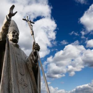 Statue of Pope John Paul II, © WDG Photo / Shutterstock.com