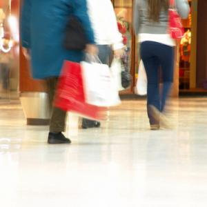 Photo: Holiday shopping, © Infomages / Shutterstock.com