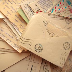 Photo of pile of letters, Kudryashka / Shutterstock.com
