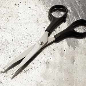 Metal scissors, Aaron Amat, Shutterstock.com