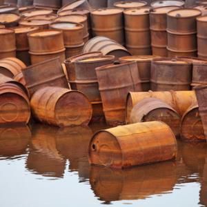 Rusty fuel and chemical drums on the Arctic coast, Vladimir Melnik / Shutterstoc