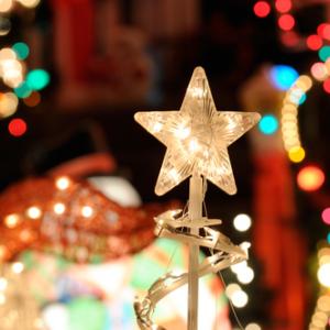 Photo: Christmas lights: © Jorge Salcedo / Shutterstock.com