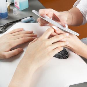 Manicure, Galina Mikhalishina / Shuttersock.com