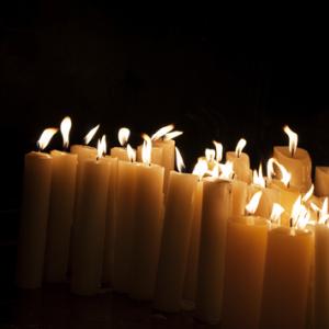 Church candles, Hitdelight / Shutterstock.com