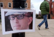 Bradley Manning photo hangs on lightpost, photo by savebradley / Flickr.com Bradley Manning photo hangs on lightpost, photo by savebradley / Flickr.com