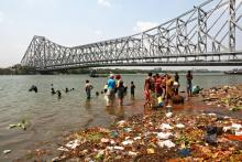 Pollution dirties the holy Hoogly river in Calcutta. Photo courtesy Hung Chung Chih/shutterstock.com