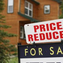 Foreclosure image via Shutterstock (http://www.shutterstock.com/pic-32385181/stock-photo-home-for-sale-price-reduced-sign.html) Foreclosure image via Shutterstock (http://www.shutterstock.com/pic-32385181/sto